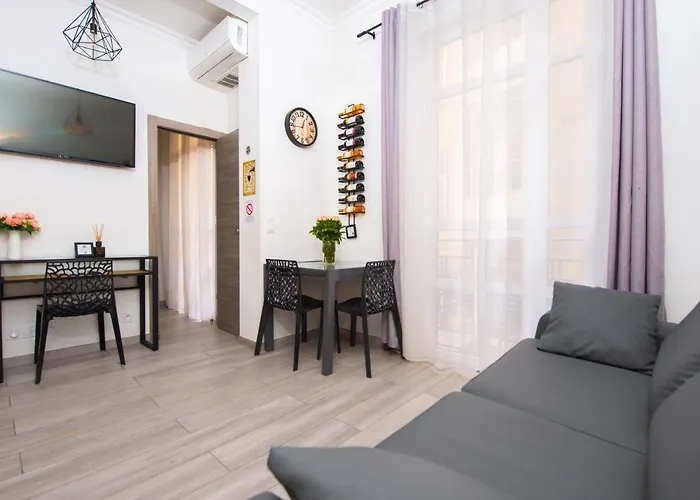 Nice Centre Flat - Modern, Quiet And Brand New